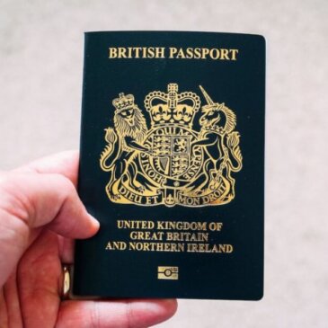 Οι κάτοχοι διαβατηρίου του Ηνωμένου Βασιλείου πρέπει να πληρούν 2 προϋποθέσεις για να ταξιδέψουν στην ΕΕ