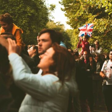 Η καθαρή μετανάστευση προς το Ηνωμένο Βασίλειο φτάνει το ρεκόρ των 900.000 το 2023